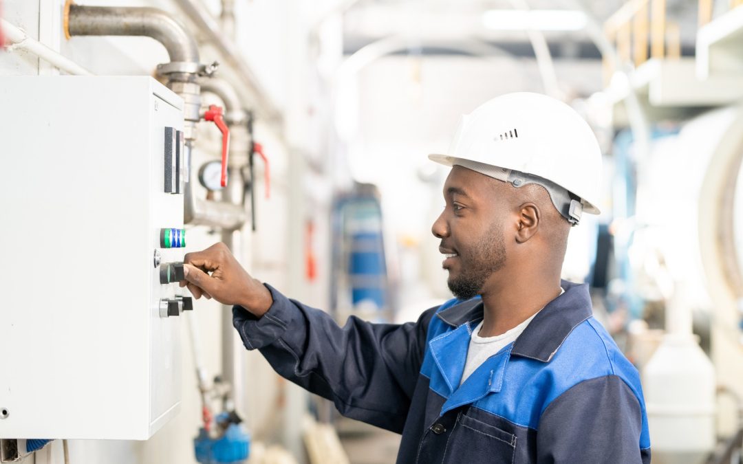 image_residential_electrician_at_work